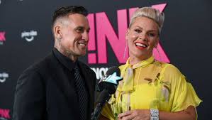 Pink Bantah Rumor Pisah dengan Carey Hart: Kami Masih Bersama!